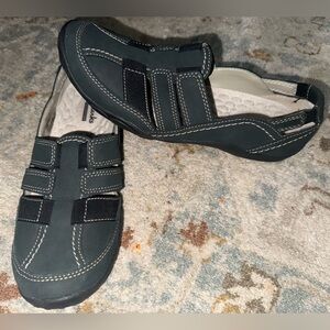 Women’s Clark’s Haley Stork Slip Ons sz 8